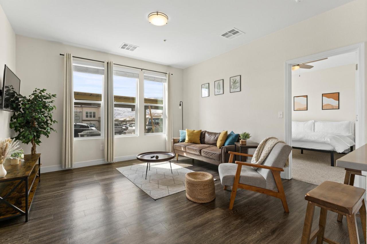 Luxury Retreat - King Beds, Hot Tub, & Pool - Family & Remote Work Friendly Apartment Reno Bagian luar foto