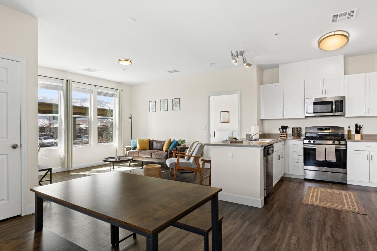 Luxury Retreat - King Beds, Hot Tub, & Pool - Family & Remote Work Friendly Apartment Reno Bagian luar foto