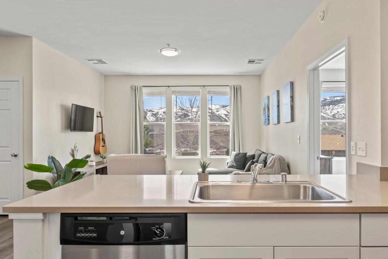 Luxury Retreat - King Beds, Hot Tub, & Pool - Family & Remote Work Friendly Apartment Reno Bagian luar foto