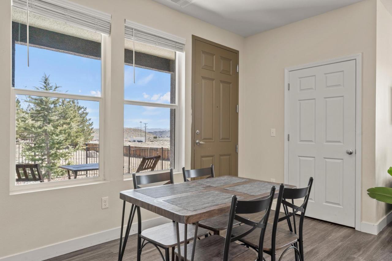 Luxury Retreat - King Beds, Hot Tub, & Pool - Family & Remote Work Friendly Apartment Reno Bagian luar foto