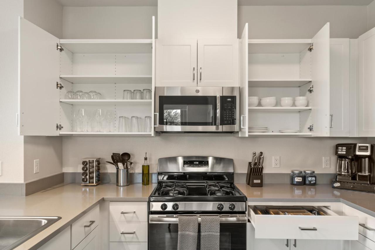 Luxury Retreat - King Beds, Hot Tub, & Pool - Family & Remote Work Friendly Apartment Reno Bagian luar foto