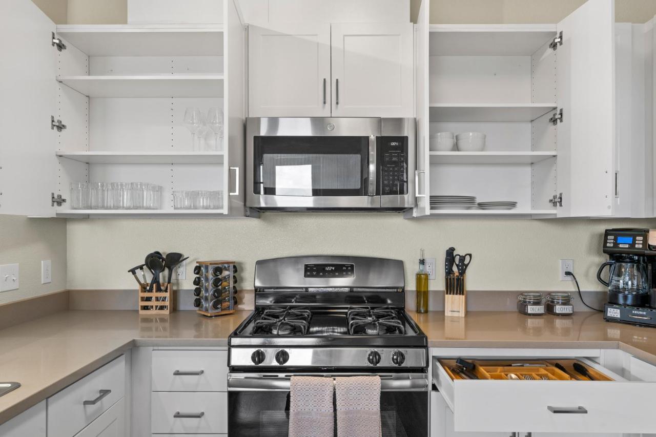 Luxury Retreat - King Beds, Hot Tub, & Pool - Family & Remote Work Friendly Apartment Reno Bagian luar foto