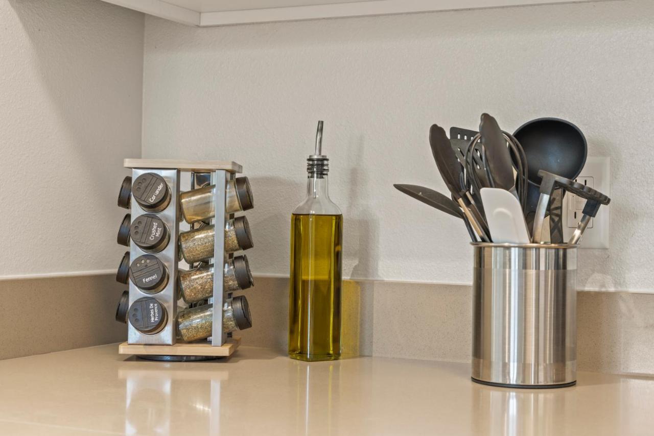 Luxury Retreat - King Beds, Hot Tub, & Pool - Family & Remote Work Friendly Apartment Reno Bagian luar foto