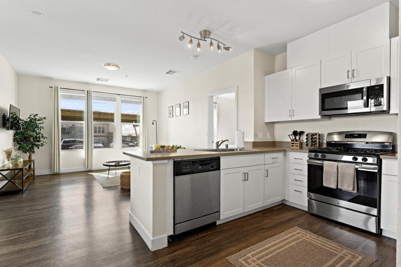 Luxury Retreat - King Beds, Hot Tub, & Pool - Family & Remote Work Friendly Apartment Reno Bagian luar foto